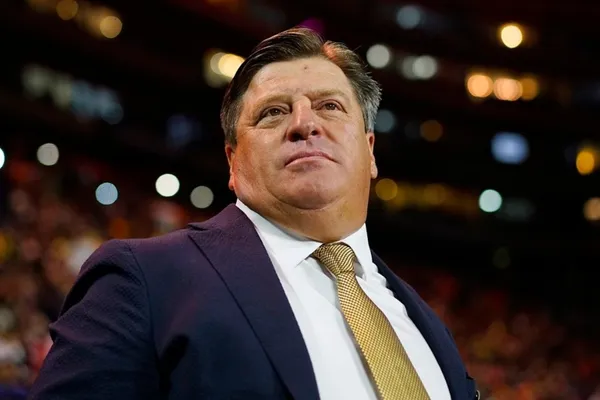 Miguel Herrera ya tendría todo arreglado con Tigres, pero apareció de manera inesperada en Guadalajara para dar charlas técnicas.