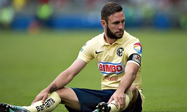 Miguel Layún no está para ser titular en América, y su compañero le muestra que debería ser banca.