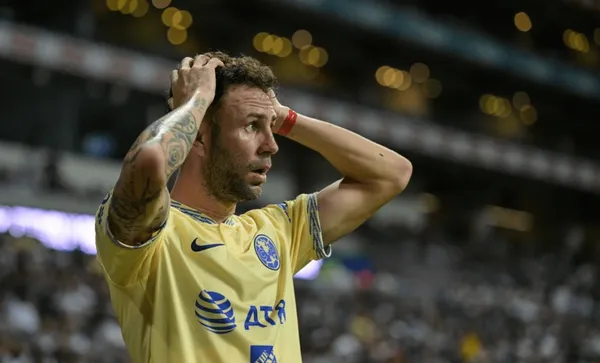 Miguel Layún se enfrascó en una discusión y terminó siendo relegado por el técnico del América
