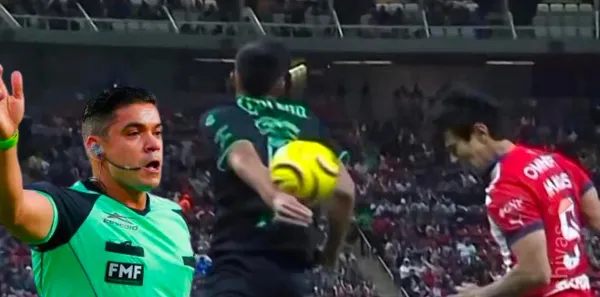 Mira lo que dice el reglamento sobre la polémica mano de Santiago Núñez en el Chivas vs Santos