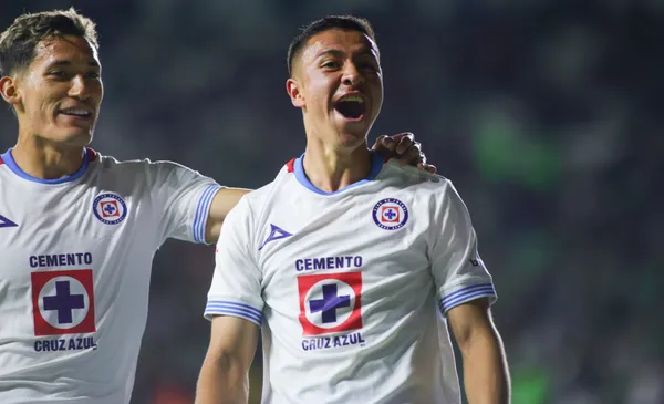 Montaño festeja gol con el combinado de Cruz Azul (Fuente: Mexsports)