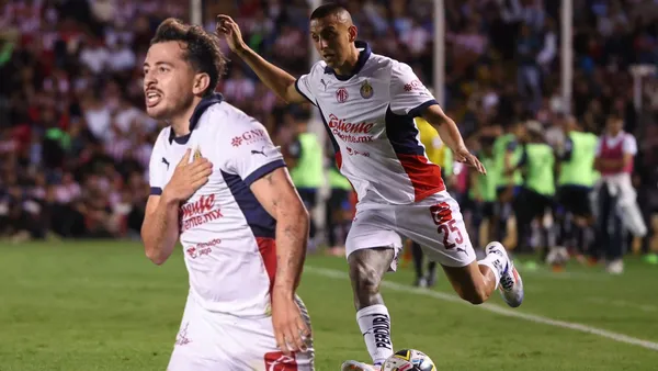 Mozo y Iojo vs Gallos