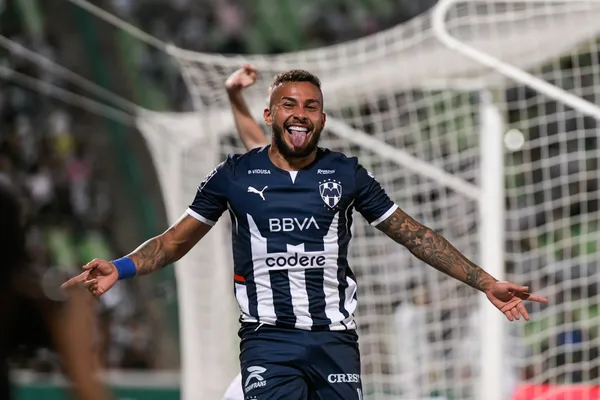 Muy por encima del campeón del mundo y con mucho menos reflectores, ha lucido el que ya es catalogado como una de las mejores contrataciones de la liga.