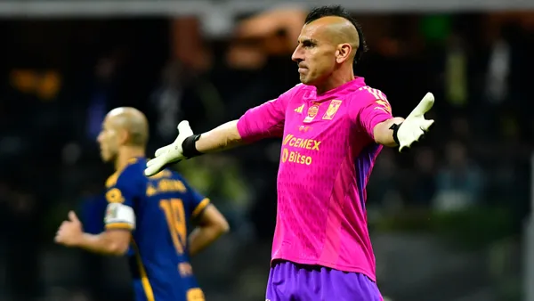 Nahuel Guzmán con el buzo de Tigres. (Foto: 365 Scores)