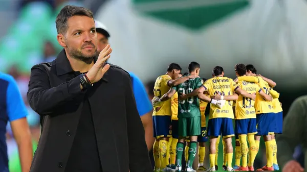 Nicolás Larcamón durante el cotejo entre Cruz Azul y San Luis