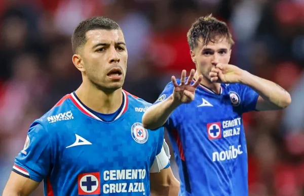 Nicolás Larcamón sorprendió con la suplencia de dos jugadores importantes para este compromiso.