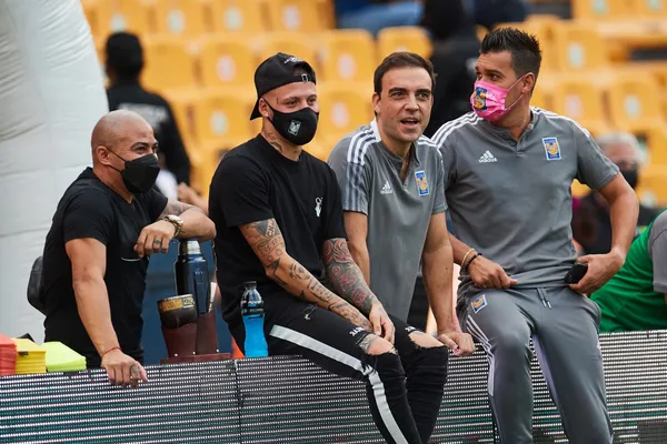 Nicolás López no ha podido estar al parejo de sus compañeros en Tigres, pero esto hace mientras los demás trabajan