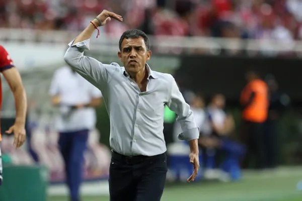 No hay jugadores seguros en el equipo, si quieren ser titulares deben ganarse su puesto con trabajo.