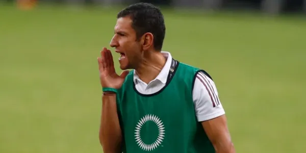 No lo dejaron ni sacar sus cosas cuando Jaime Lozano recibió un golpe bajo por parte del Tri