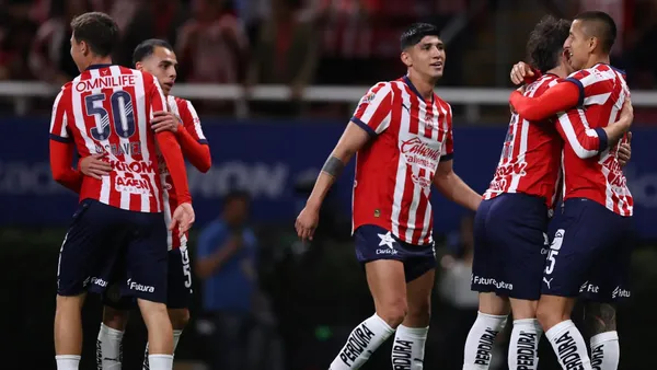 No solamente Alan Pulido lució contra Tijuana, el jugador que se llevó los elogios de la afición | Foto: Chivas