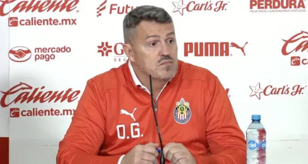 Óscar García brinda conferencia de prensa a los medios (Fuente: Chivas)