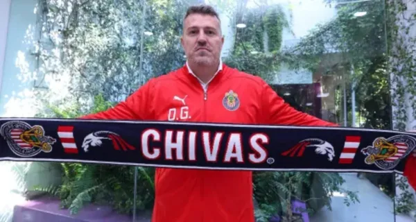 Óscar García en la presentación que realizó Chivas (Fuente: Chivas)