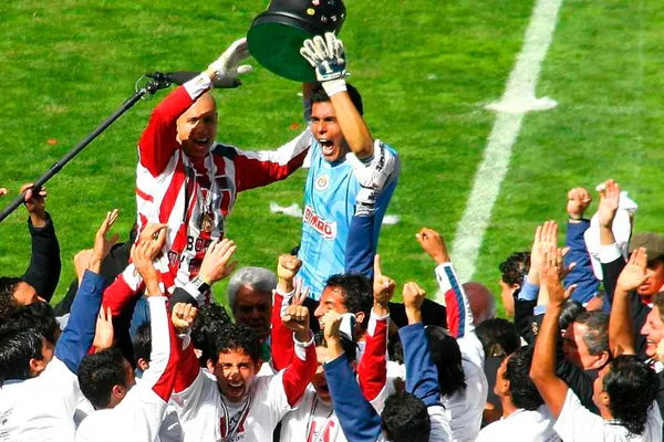 Oswaldo Sánchez es uno de los últimos grandes ídolos de Chivas, y por fin explicó la verdad de su salida del club luego de ser campeón.