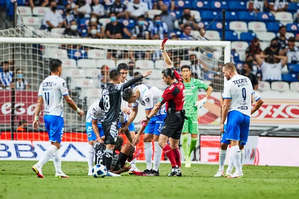 Pasan las semanas y este jugador continúa alejado del equipo y al menos por dos semanas más seguirá causando baja.