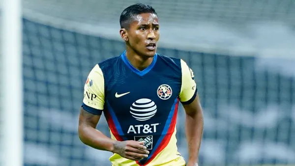 Pedro Aquino con la camiseta del Club América. (Foto: Record)