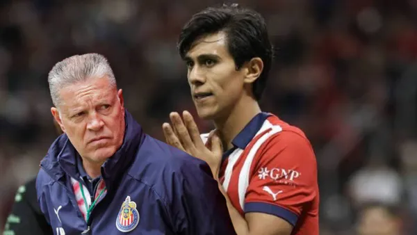 Peláez y JJ Macías en partido de Chivas
