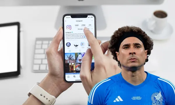 Persona usa su teléfono y abre la app Instagram, a la derecha Guillermo Ochoa / La Vanguardia