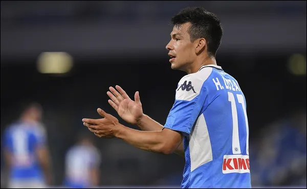 Pese a que en el Nápoli la directiva apoya a Hirving Lozano, otro club además del Newcastle busca el fichaje del Chucky.