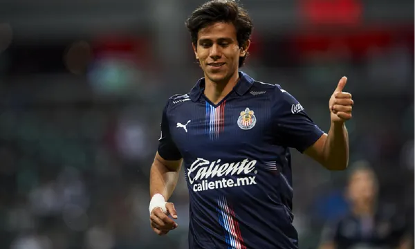 Pese a querer seguir en Europa, no se le abrió ninguna puerta, y regresa a México, para ser futbolista del Rebaño nuevamente.