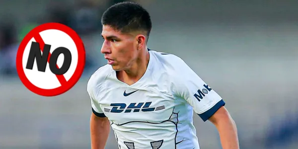 Piero Quispe vistiendo la playera de Pumas al lado de un letrero de 'no / FOTO Andina