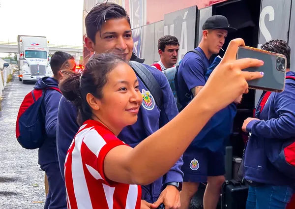 Por suerte falta un día para el partido, pero ¿Y si no hubieran llegado las Chivas?