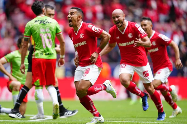 Primeros 90 minutos de una vibrante eliminatoria.