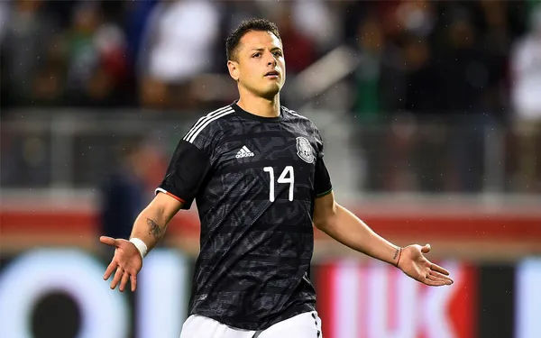 Puma tendría que doblar la apuesta que hacía con Oribe Peralta para que Chicharito llegara a Chivas.