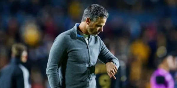 Rafa Puente mal y de malas luego de la última derrota de Universidad.