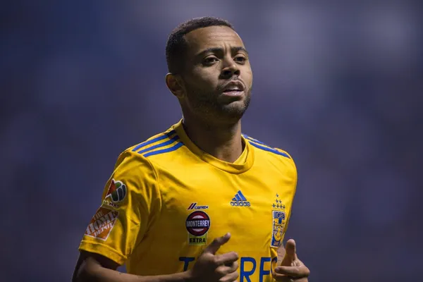 Rafael Carioca podría tener los días contados en Tigres ante la posible llegada de un central extranjero, por lo que se analizaron las posibilidades que tendría en el esquema de Santiago Solari en América.