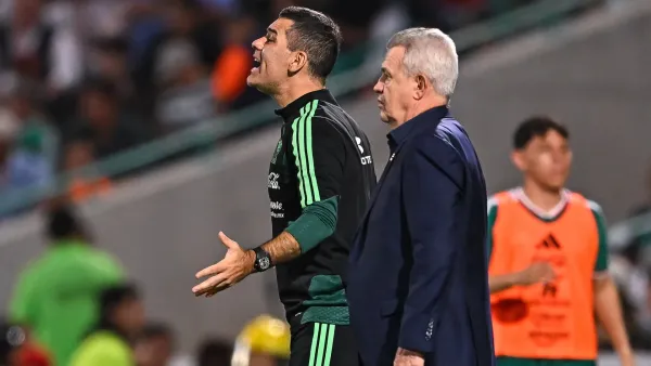 Rafael Márquez dirigiendo a la Selección Mexicana junto a Javier Aguirre