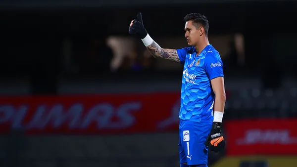 Raúl Gudiño respaldando a su equipo (Foto: RÉCORD)