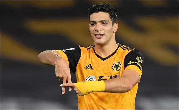 Raúl Jiménez bridaría apoyo de adaptación a la llegada de Santiago Muñoz a Inglaterra.