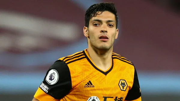 Raúl Jiménez con la camiseta del Wolverhampton. (Foto: SkySports)