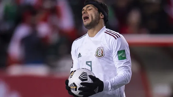 Raúl Jiménez considera bajarse de la selección mexicana y lanza un desgarrador mensaje en redes sociales