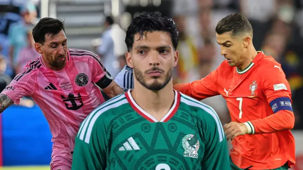 Raúl Jiménez en la selección mexicana y de fondo Lionel Messi y Cristiano Ronaldo