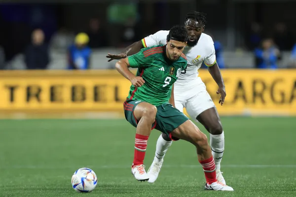 Raúl Jiménez en un partido con la Selección Mexicana (Foto: Mexsport)