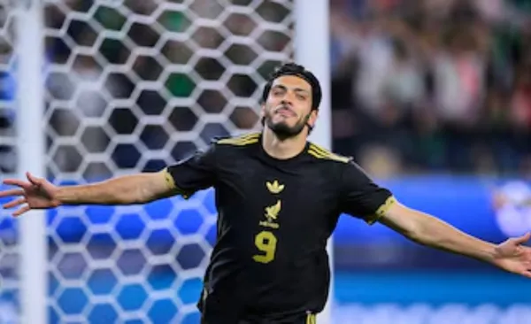 Raúl Jiménez festeja gol ante el combinado de Canadá (Fuente: Mexsports)