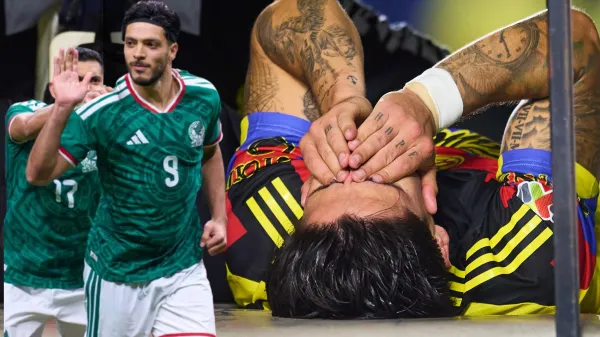Raúl Jiménez festejando con la selección mexicana y de fondo la lesión de Víctor Dávila