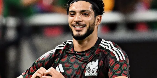 Raúl Jiménez (Fuente; Selección Mexicana)
