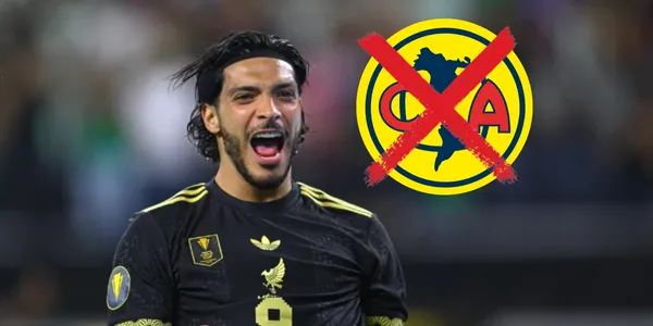 Raúl Jiménez junto al escudo del América / FOTO X