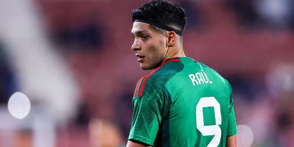 Raúl Jiménez lleva un año sin anotar y en lo que gasta su dinero en Europa