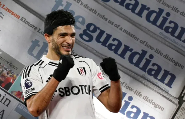 Raúl Jiménez marcó en la victoria del Fulham sobre el West Ham y las prensa inglesa lanzó su nombre.
