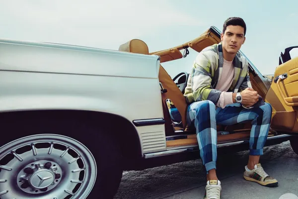 Raúl Jiménez, mientras se recupera de la lesión reveló su nuevo lujo en Inglaterra.