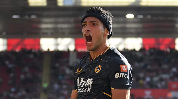 Raúl Jiménez pasó mucho tiempo sin convertir por su lesión. ¿Cuál había sido su último tanto antes de la fractura?