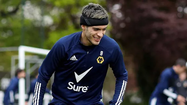 Raúl Jiménez quiere darle todo al Wolverhampton, y también quiere demostrar que está listo para la Selección Mexicana. A pesar de estar con una banda protectora, el mexicano expresó que su adaptación está cada vez más avanzada.