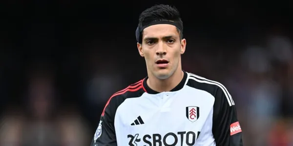 Raúl Jiménez salió expulsado en el último partido del Fulham y la directiva busca un reemplazo que cuesta 50 millones de euros