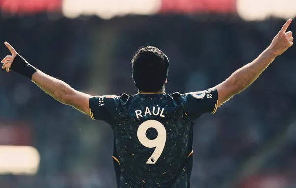 Raúl Jiménez tardó varios meses en recuperarse de su lesión, y más tarde tuvo que rehabilitarse para volver al campo de juego.