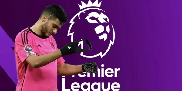 Raúl Jiménez triste y atrás el escudo de la Premier League (Foto: GettyImages)