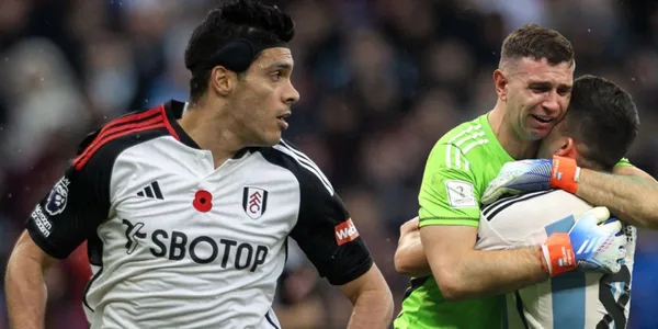 Raúl Jiménez volvió a notar a los 9 meses y ante el mejor portero del mundo, Dibu Martínez