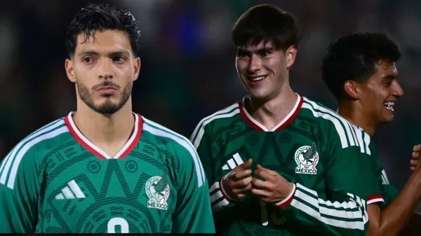 Raúl Jiménez y Armando González con al playera de la Selección Mexicana